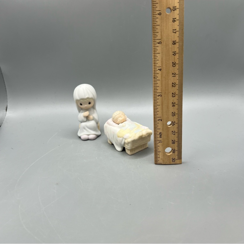 VTG 1982 PRECIOUS MOMENTS MINI NATIVITY MARY & BABY JESUS FIGURINES E-2395 NICE! - Picture 3 of 7